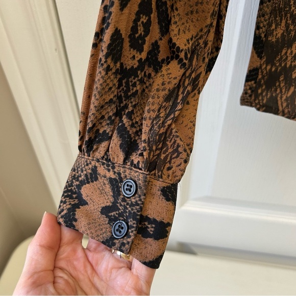Topshop Snake Print Button-Up Shirt Blouse Brown and Black Size 4 - Picture 8 of 15